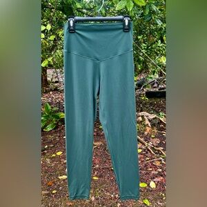 OFFLINE By Aerie Real Me XTRA High Waisted 7/8 Legging, Size Medium, EUC
